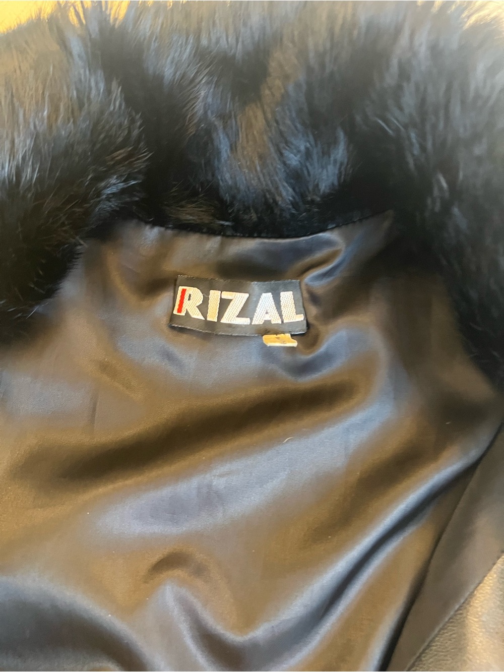 Rizal France Black Fur Vest - Picture 6 of 9